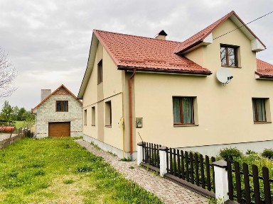 Продаж будинку біля Львова! Гарна локація, велика ділянка!