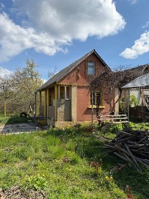 Цегляний будинок в Кам'яній горі з доглянутою ділянкою 6 соток.