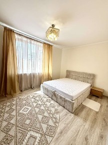 Оренда частини будинку по вулиці Виговського+ паркомісце для авто