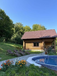 Оренда будинку з басейном, сауною та чаном для відпочинку (Hillwood cottage)