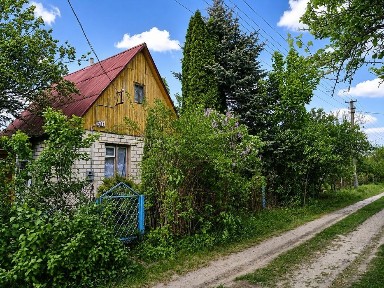 • Продам затишну дачу неподалік лісу та озера!