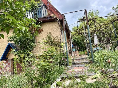 Продаж дачного будинку, придатного під житло в Горянах