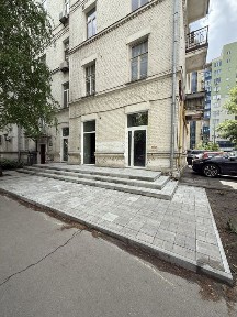 Київ, Печерський, вулиця Панаса Мирного 1