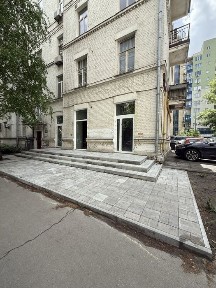Київ, Печерський, вулиця Панаса Мирного 1