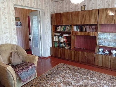 Простора 2-кімнатна квартира в центрі Глухова