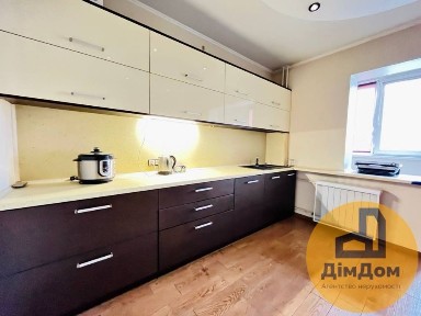 Київ, Дарницький, вулиця Соломії Крушельницької 5