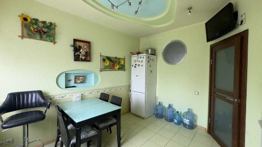 1 ком. квартира в центре Харькова, ул. Чичибабина 3, 4 этаж.