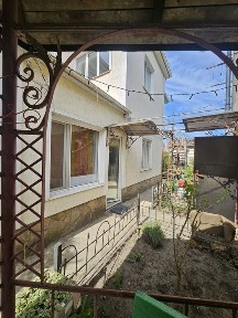 Продаёться дом в Царском селе 10 соток земли, канализация и т. д. все комуникации проведены