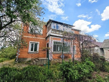 Надзвичайно добротний цегляний будинок в районі ДЕУ-райлікарня