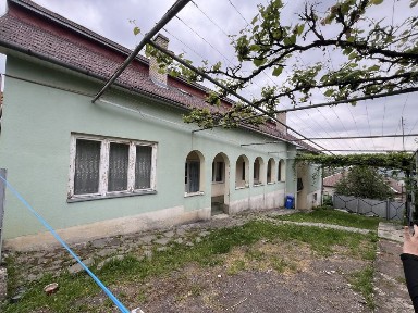 Продаж добротного цегляного будинку
