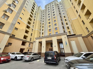 Оренда приміщення на пр. Чорновола в новобудові <a href='/newbuilding/1056/view/zk-shid-sonca'>Схід Сонця</a>