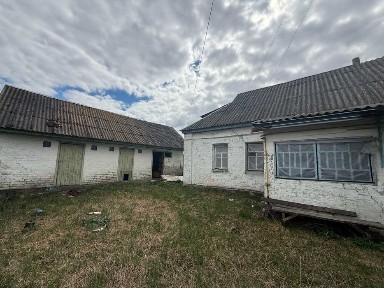 Терміново ділянка центральна вулиця села + будинок під зніс, всі комунікації!