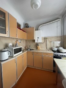 Продаж трикімнатної по О Борисенка