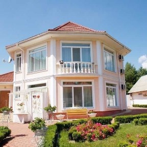 Здається в оренду двоповерховий цегляний будинок з євроремонтом. З меблями та побутовою технікою