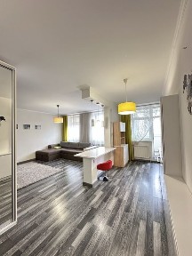 Київ, Оболонський, вулиця Петра Калнишевського 7
