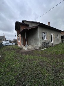 Продається два будинка в м. Сторожинець