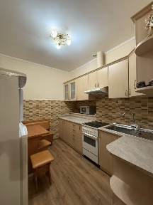 Продам 3-кімнатна квартиа з окремим входом