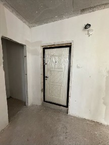 Продам здану 3к квартиру наНезалежності, всі комунікації! Ліфт! 88 м2