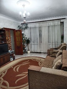 Фасадна 3 кімнатна сталінка з автономним опаленням в центрі Житомира