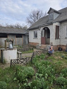 Будинок 1993 року, 10 соток, 2 гаражі, Олександрівка