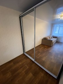 Продам 1ком. кв. 4/5 кирпич. р-н Черёмушки с мебелью. и техникой.