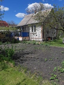 2 - х поверховий доглянутий будинок. До річки Десна - ВСЬОГО - 50 метрів СТ « Десна - 1 », вул. Північна. 3 окремі кімнати.