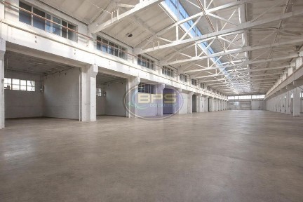 Продаж промислово-складського комплексу поблизу Одеси. Висота ферм від 14 м. 15 000 кв. м