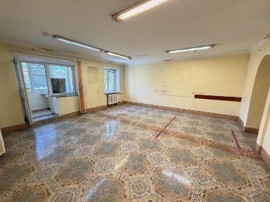 Фасадне приміщення 63 м² на зупинці біля залізничного вокзалу. Потужний трафік!