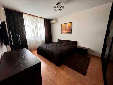 Продаж квартири Бажана Миколи просп. 10,2кімн., 73 кв. м