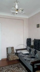 Продам большую 2к. сталинку хорошее жилое пл. Героев Небесной Сотни 8
