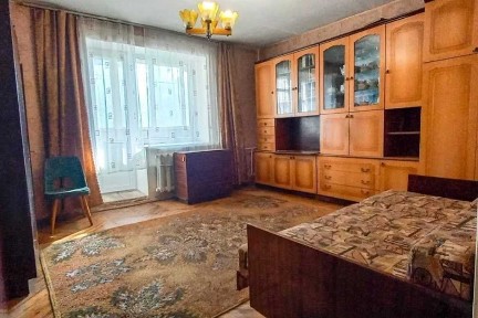 Київ, Петра Радченко вул., 4