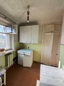 2 кімнатна на Подолі, цегляний будинок, світло не вимикають.