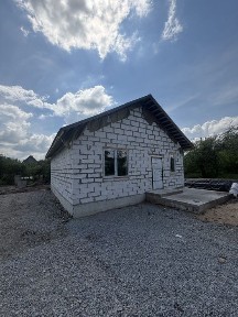 Терміновий продаж будинку ( недобудова ) в передмісті Житомира. Торг.