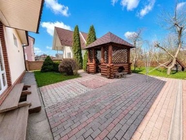 Оренда ОКРЕМОГО БУДИНКУ, 5 кімнат, Двір, парковка