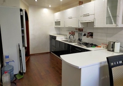 Продаж 3к квартири 82 кв. м на вул. Академіка Сергія Корольова