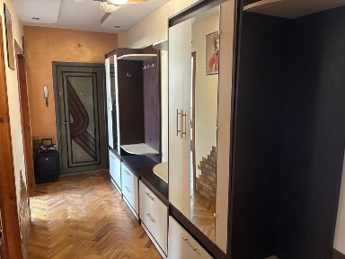 Здається в оренду охайна 3 кімната квартира по Вул. Оболоня