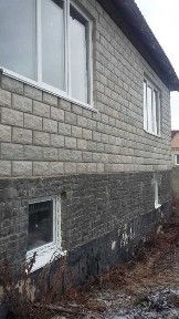 Продам в центре дом -строился под комерческое использование.