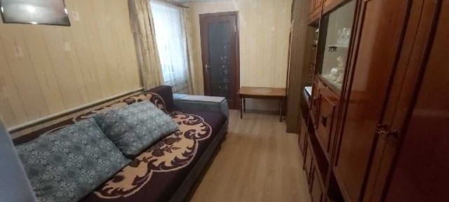 Продам півбудинку в центрі Малодолинського