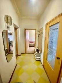 Продам 3 кімнатну сталінку в центрі Кам'янського.