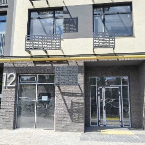 Оренда фасадного приміщення в ЖК <a href='/newbuilding/6614/view/zk-optimisto'>Оптимісто</a> (вихід на одеську трасу) Ремонтні канікули, знижка на оренду.