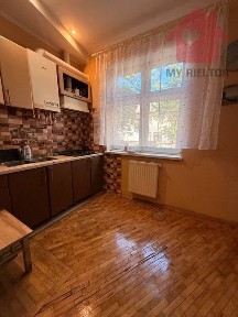 Продаж трикімнатної квартири по вул. Собранецька