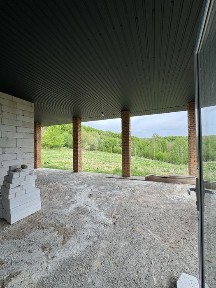 Продаж будинку з великою ділянкою біля лісу