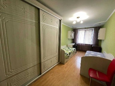 Продаж двокімнатної квартири на просп. Космонавтів