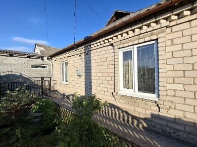 Будинок з білого силікату