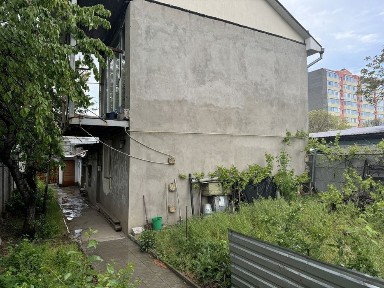 Продаж будинку на 6 Слобідській в районі авторинку, земля 1,7 соток.