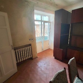 Продам 3 кімнатну квартиру на П. Полі. метро 23 серпня.