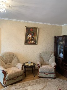 Продам 2 кімнатну квартиру по вул. Небесноі Сотні р-н Житнього ринку