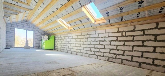 Продаємо будинок-недобудову на Корбутівці