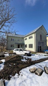 Продаю приватний будинок з літньою кухнею с. Підлужжя