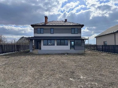 Сучасний двоповерховий будинок у тихій локації біля Івано-Франківськ